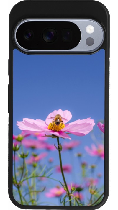 Coque Google Pixel 10 / Pixel 10 Pro - Silicone rigide noir Bee on a flower Spring 2026