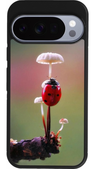 Google Pixel 10 / Pixel 10 Pro Case Hülle - Silikon schwarz Ladybird on a mushroom Spring 2026