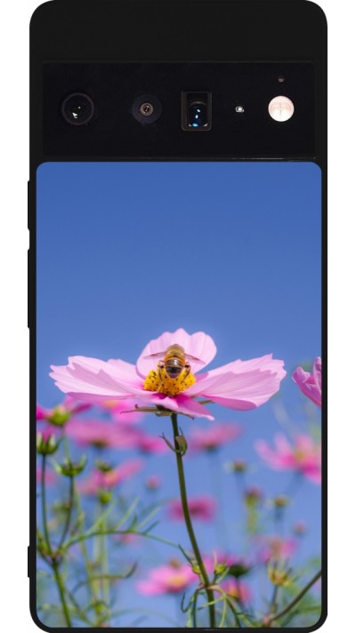 Google Pixel 6 Pro Case Hülle - Silikon schwarz Bee on a flower Spring 2026