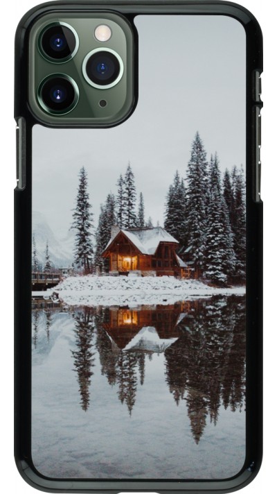 iPhone 11 Pro Case Hülle - Winter 25 Winter house forest afternoon