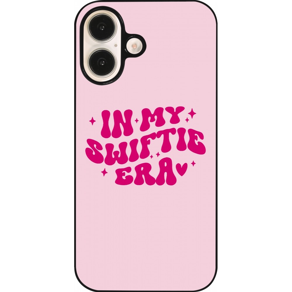 Coque iPhone 16 - Taylor Swift In My Swiftie Era - Pink