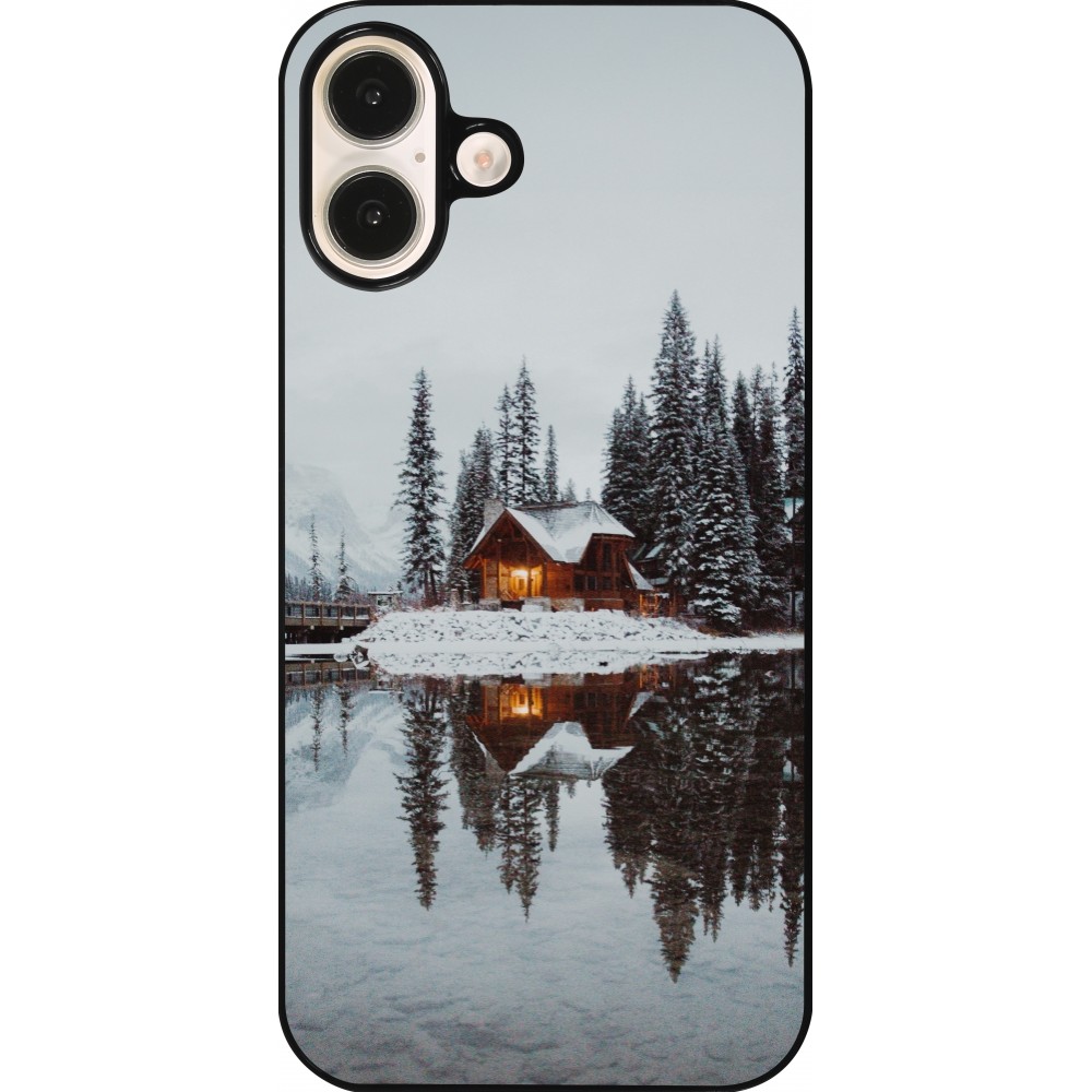 Coque iPhone 16 Plus - Winter 25 Winter house forest afternoon