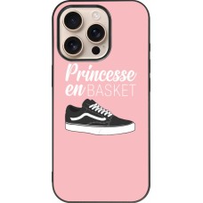 Coque iPhone 16 Pro - Silicone rigide noir princesse en basket