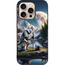Coque iPhone 16 Pro - Silicone rigide noir Samurai Katana Lune