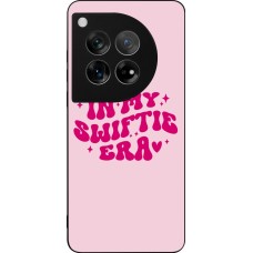 Coque OnePlus 12 - Silicone rigide noir Taylor Swift In My Swiftie Era - Pink