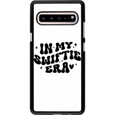 Samsung Galaxy S10 5G Case Hülle - Taylor Swift In My Swiftie Era - White