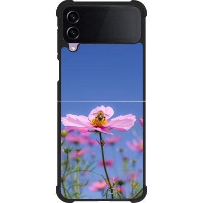 Coque Samsung Galaxy Z Flip4 - Silicone rigide noir Bee on a flower Spring 2026
