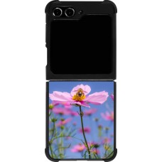 Coque Samsung Galaxy Z Flip5 - Silicone rigide noir Bee on a flower Spring 2026
