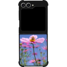Coque Samsung Galaxy Z Flip6 - Silicone rigide noir Bee on a flower Spring 2026