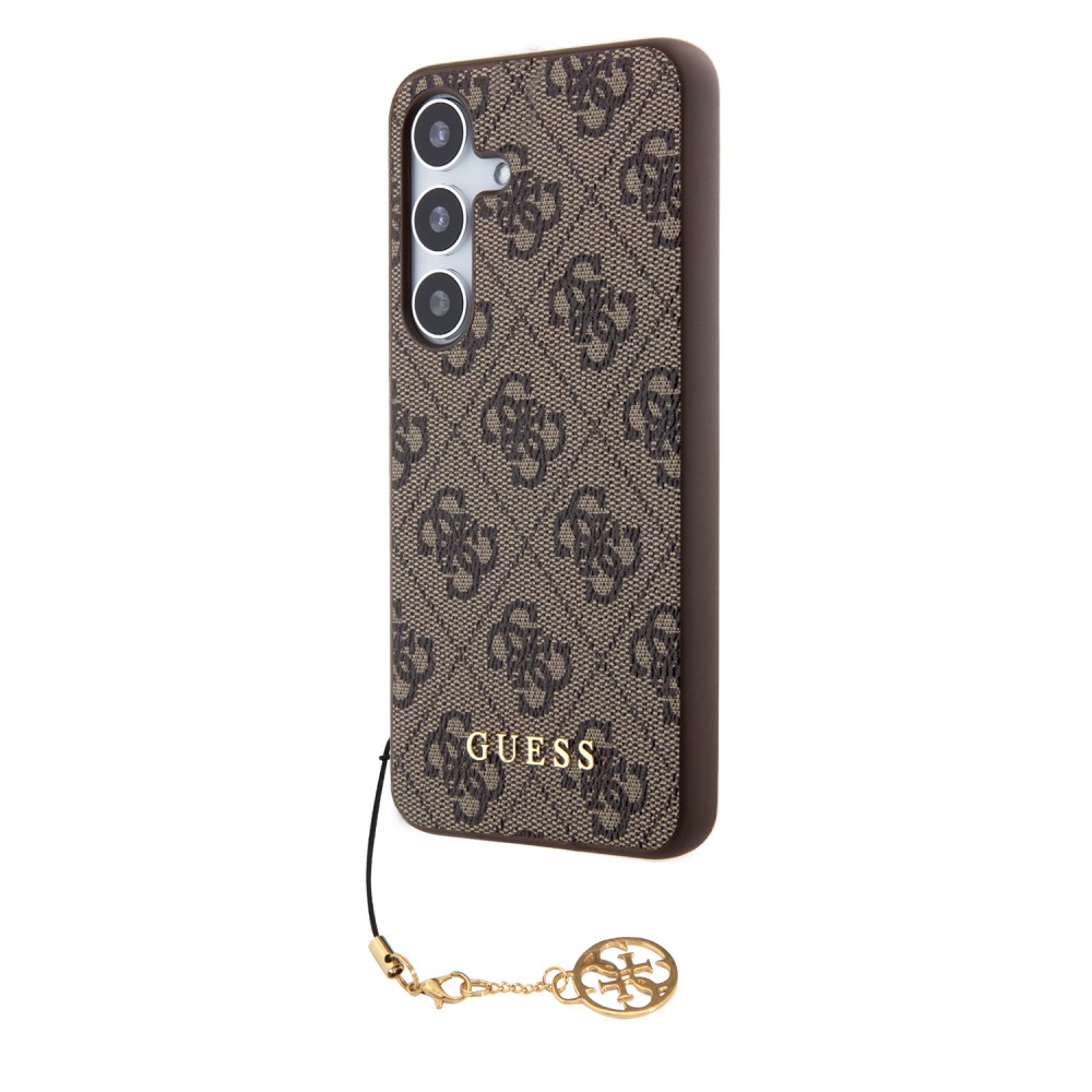 Coque Samsung Galaxy S24+ - Guess toile similicuir monogramme logo métallique doré avec pendentif charm - Brun