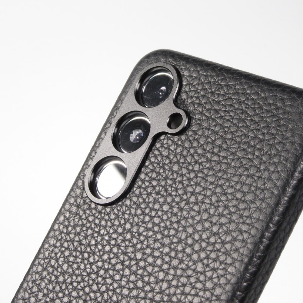 Samsung Galaxy S24+ Case Hülle - Vollständig genarbtes Luxuskalbsleder mit Metallknöpfen und MagSafe - Schwarz