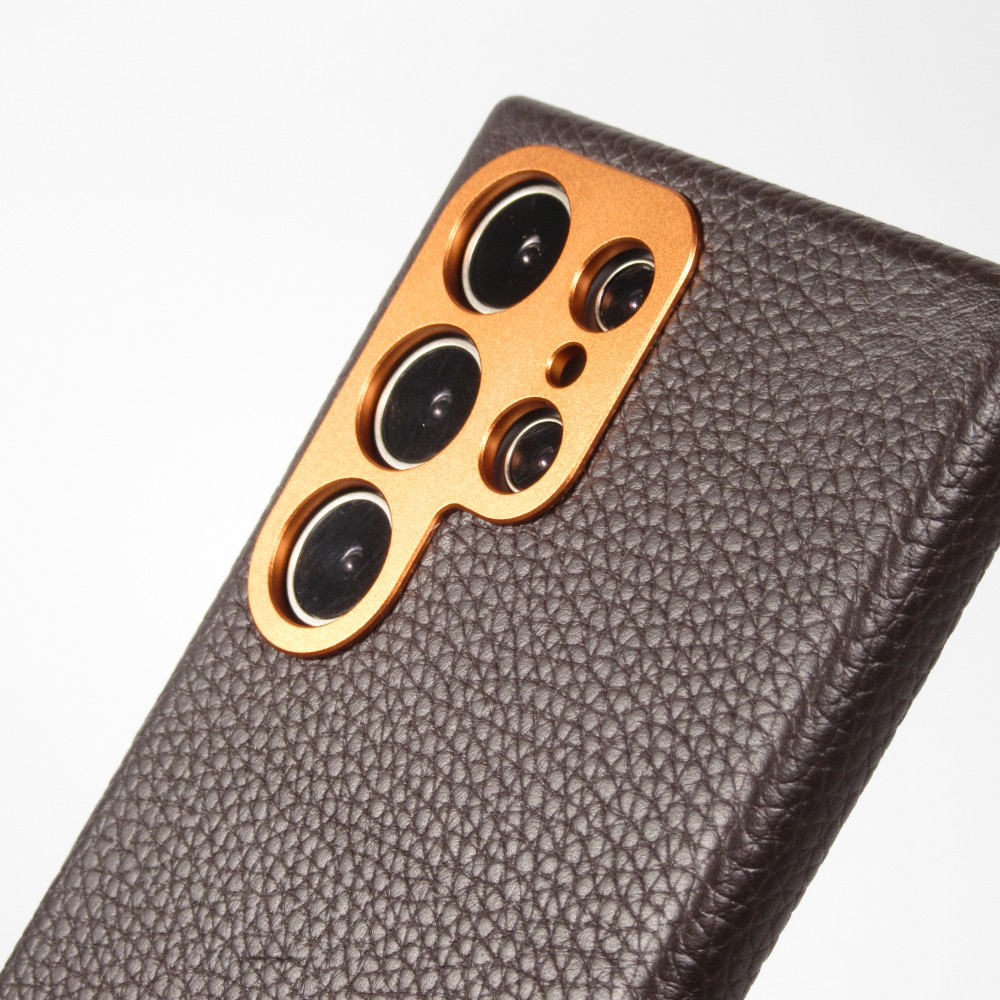 Galaxy S24 Ultra Case Hülle - Vollständig genarbtes Luxuskalbsleder mit Metallknöpfen und MagSafe - Dunkelbraun
