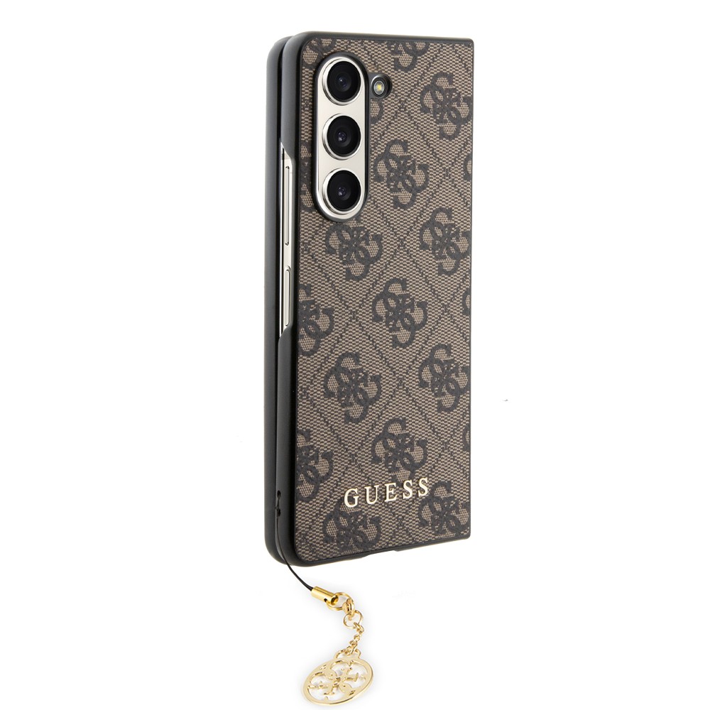 Coque Samsung Galaxy Z Fold5 - Guess toile similicuir monogramme logo métallique doré avec pendentif charm - Brun