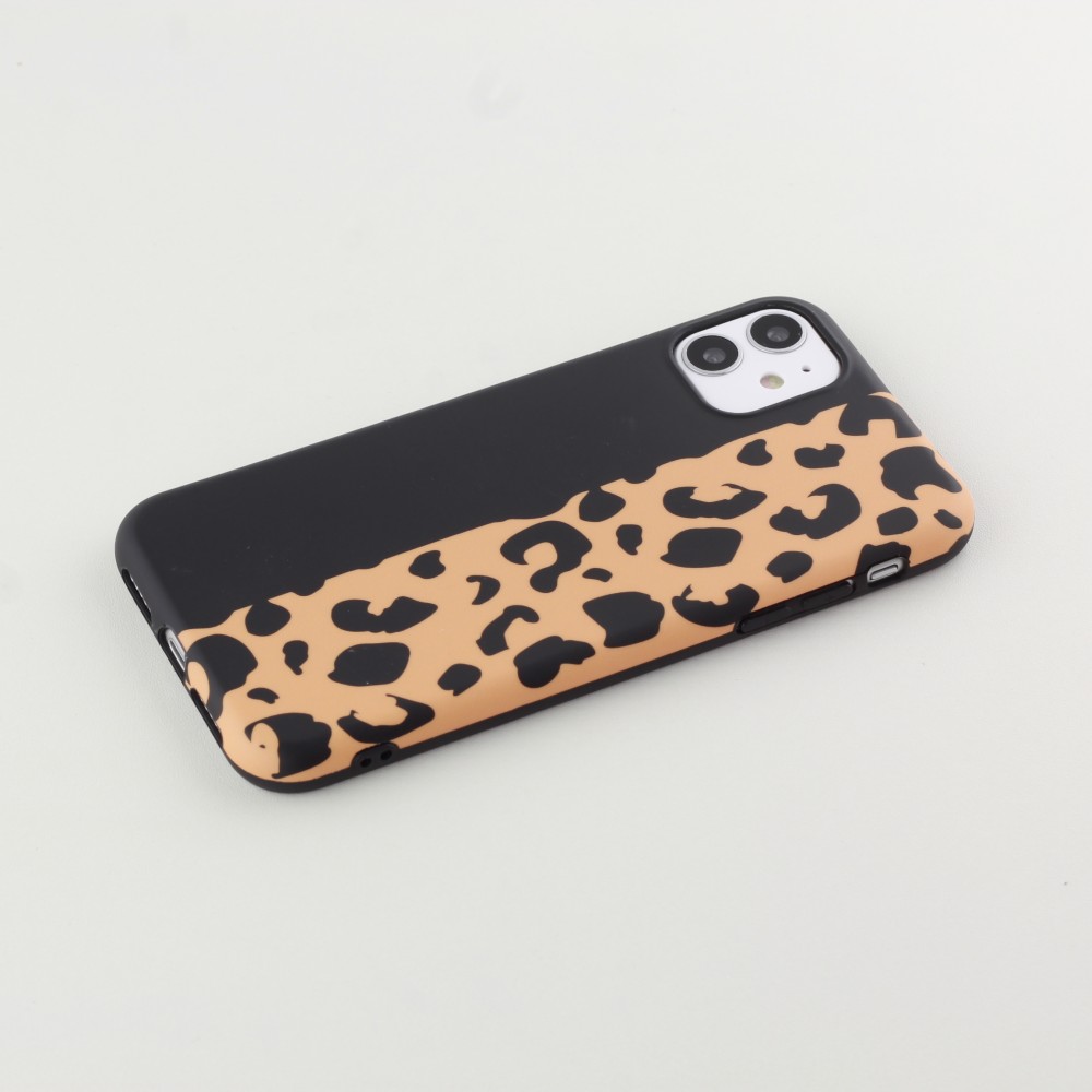 Coque iPhone 11 - Silicone Mat demi noir léopard