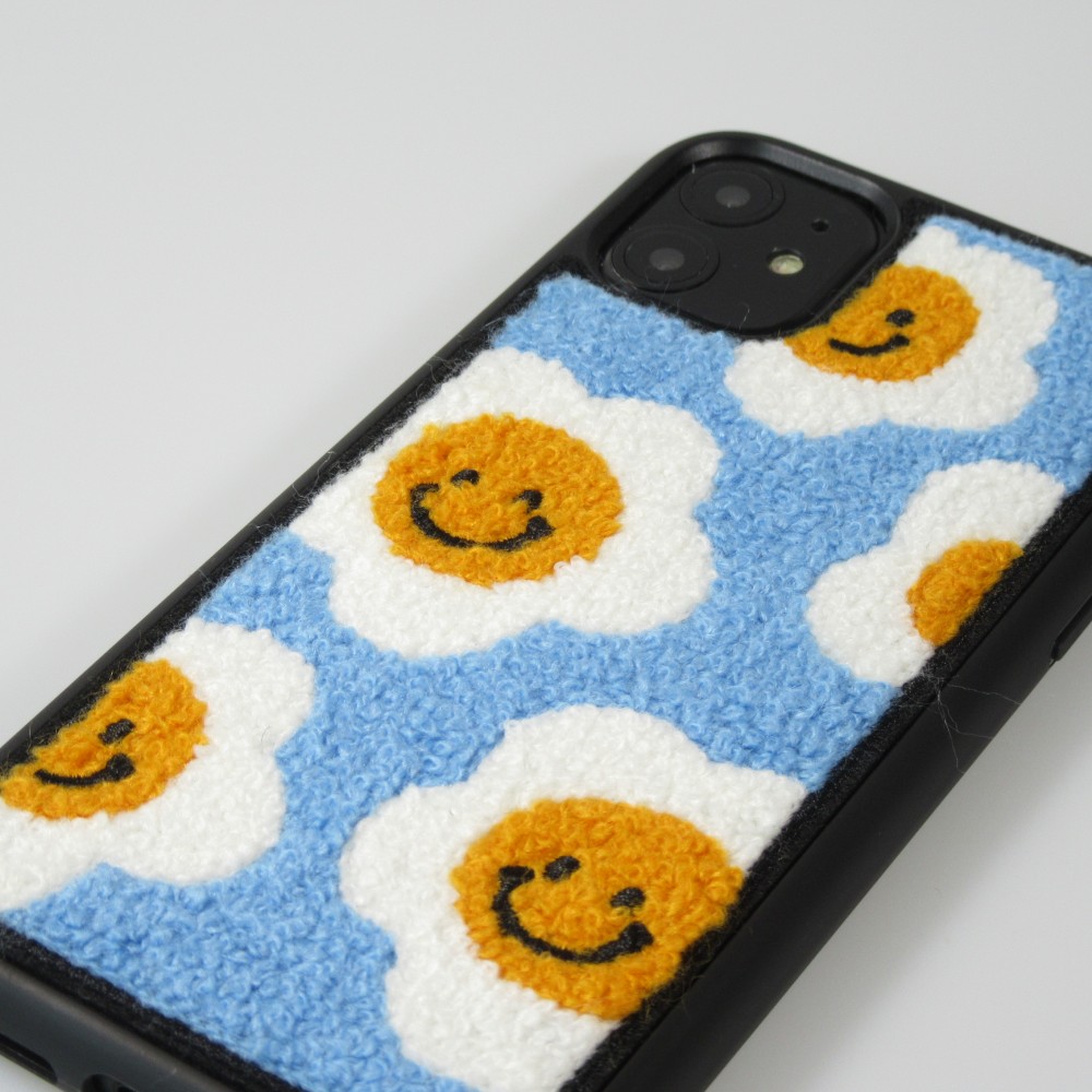 iPhone 11 Case Hülle - Hart Silikon tufting lachender Blumen-Teppich
