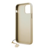 Coque iPhone 12 / 12 Pro - Guess toile similicuir monogramme logo métallique doré avec pendentif charm - Noir / or
