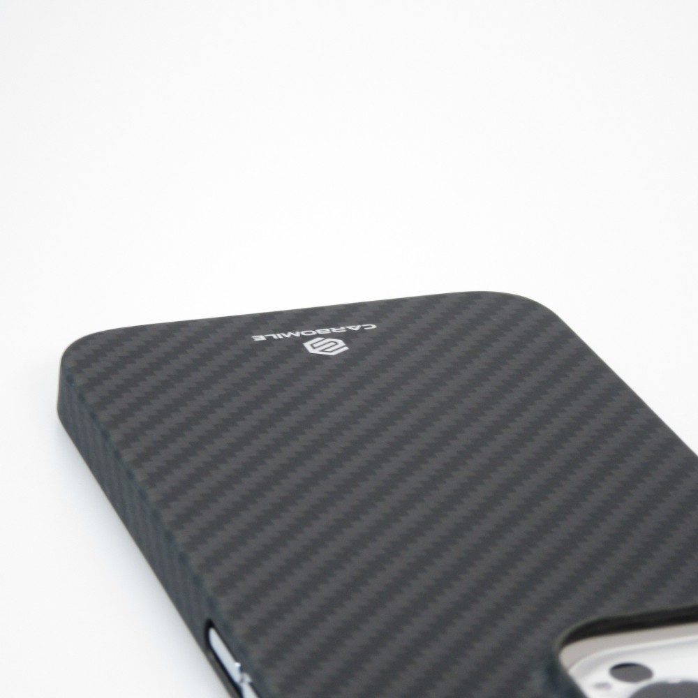 Coque iPhone 15 - Carbomile case de protection en fibre de carbone aramide véritable - Noir