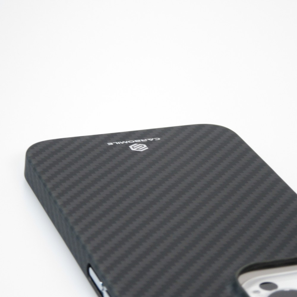 iPhone 15 Case Hülle - Carbomile Schutzcase aus echtem Aramid Carbonfaser - Schwarz