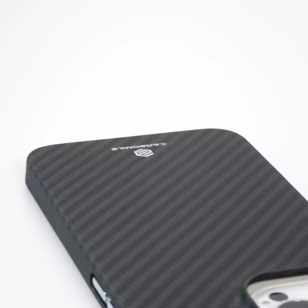 iPhone 16 Plus Case Hülle - Carbomile Schutzcase aus echtem Aramid Carbonfaser - Schwarz