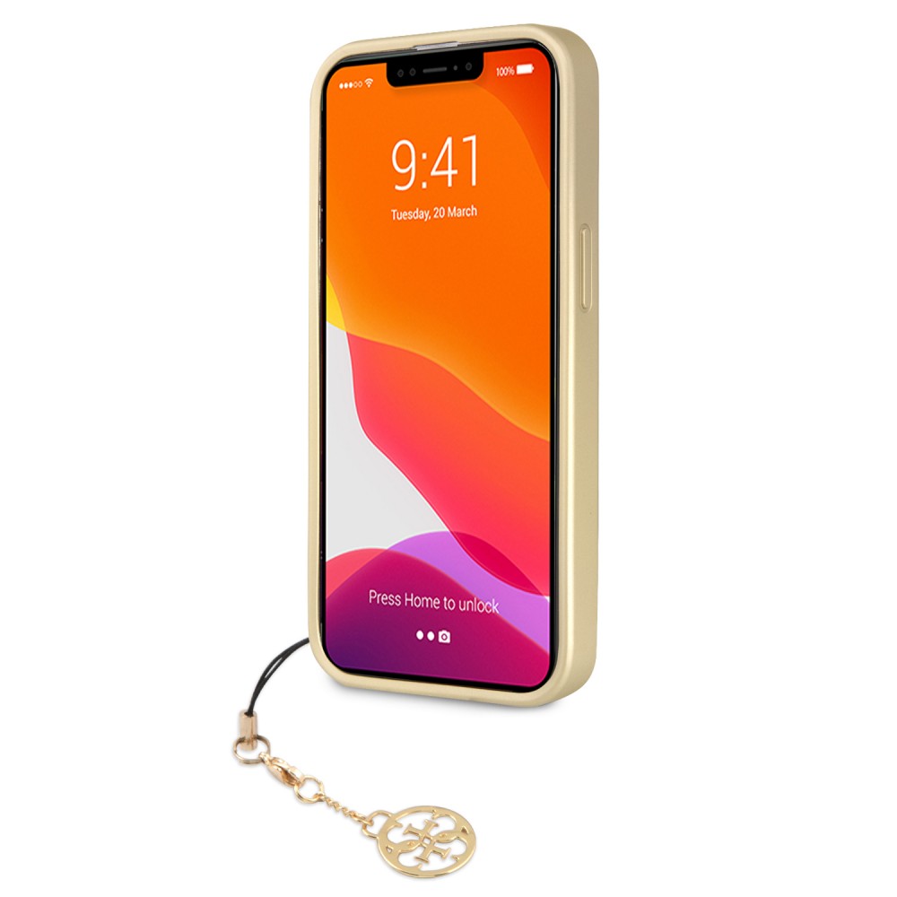 Coque iPhone 13 Pro - Guess toile similicuir monogramme logo métallique doré avec pendentif charm - Brun / or