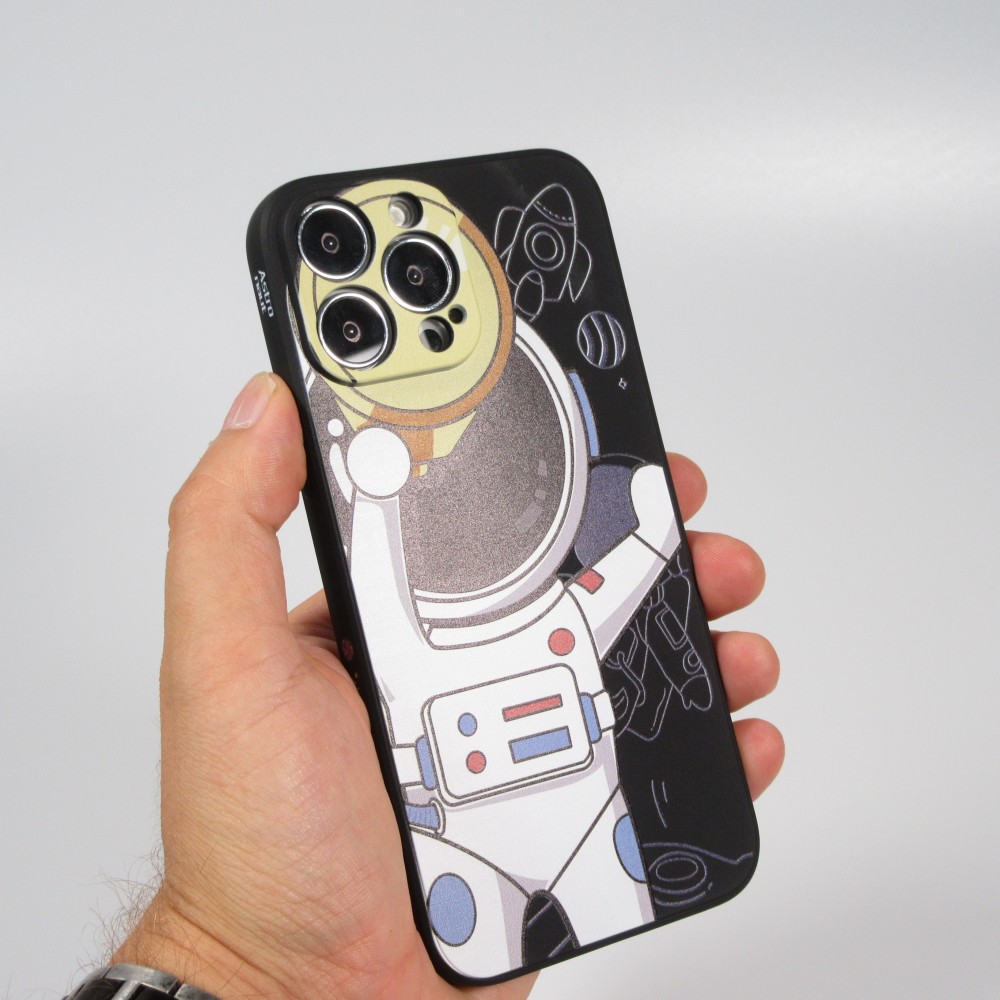 iPhone 13 Pro Case Hülle - Exploring happy Astronaute - Schwarz