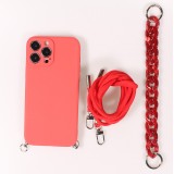 Coque iPhone 13 Pro Max - Gel silicone avec corde collier & chaîne de pierre décorative - Rouge