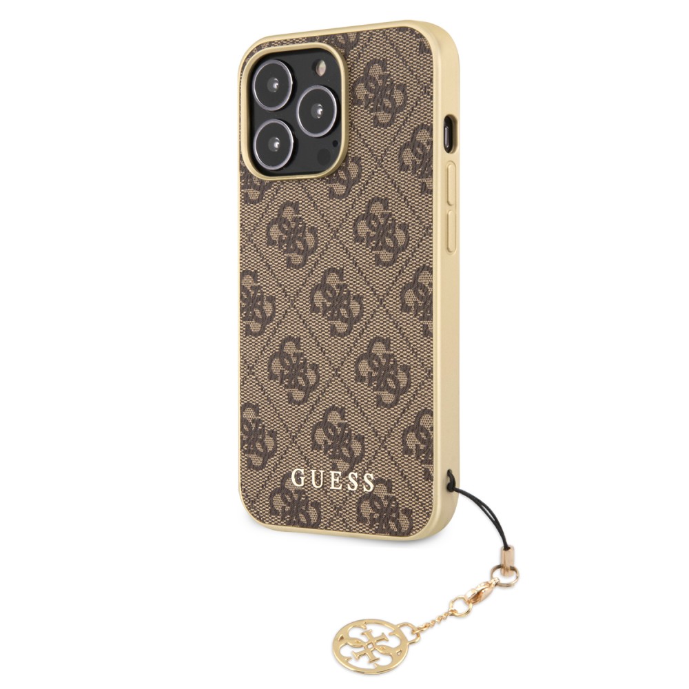 iPhone 13 Pro Max Case Hülle - Guess Leinwand Kunstleder Monogramm goldenen Metall-Logo mit Charm Anhänger - Braun / gold