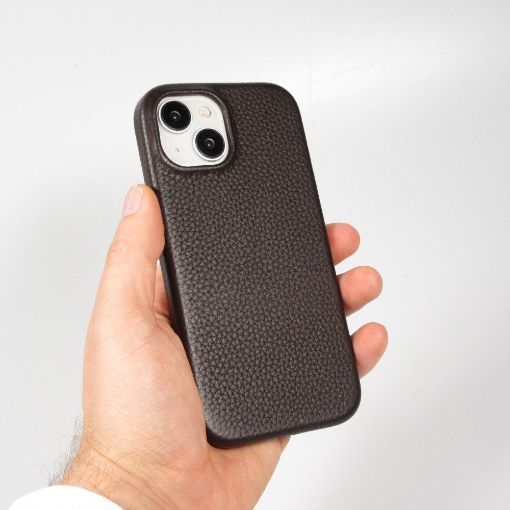 iPhone 15 Case Hülle - Vollständig genarbtes Luxuskalbsleder mit Metallknöpfen und MagSafe - Dunkelbraun