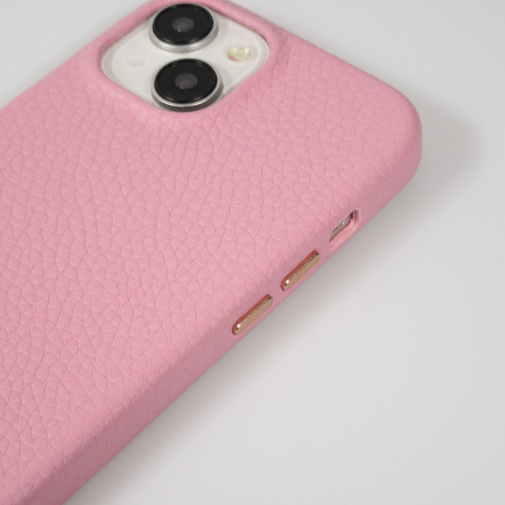 Coque iPhone 15 - Cuir de veau luxe grainé intégral avec boutons métalliques et MagSafe - Rose
