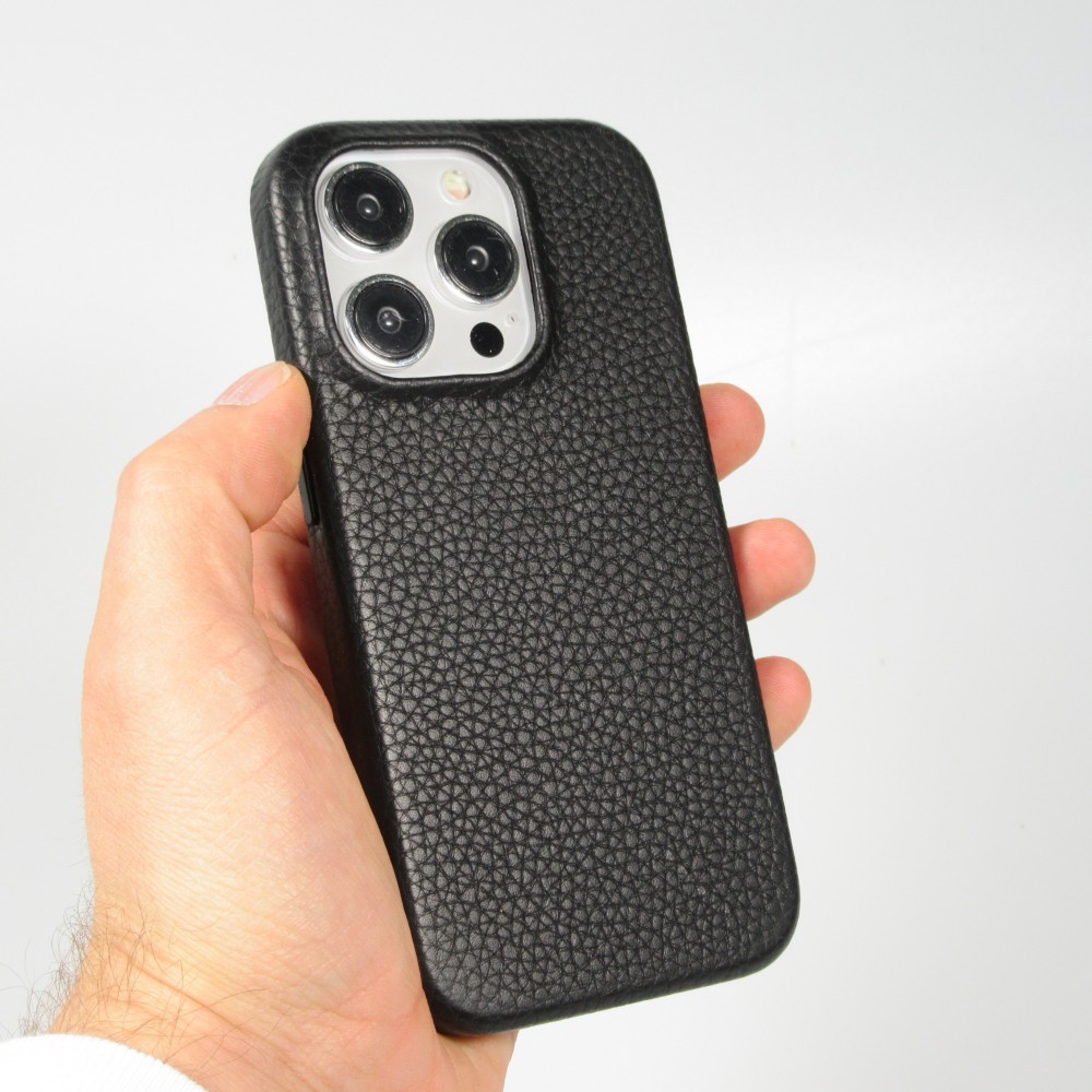 iPhone 15 Pro Case Hülle - Vollständig genarbtes Luxuskalbsleder mit Metallknöpfen und MagSafe - Schwarz