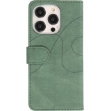 iPhone 15 Pro Max Case Hülle - Flip classical elegant fine lines - Grün