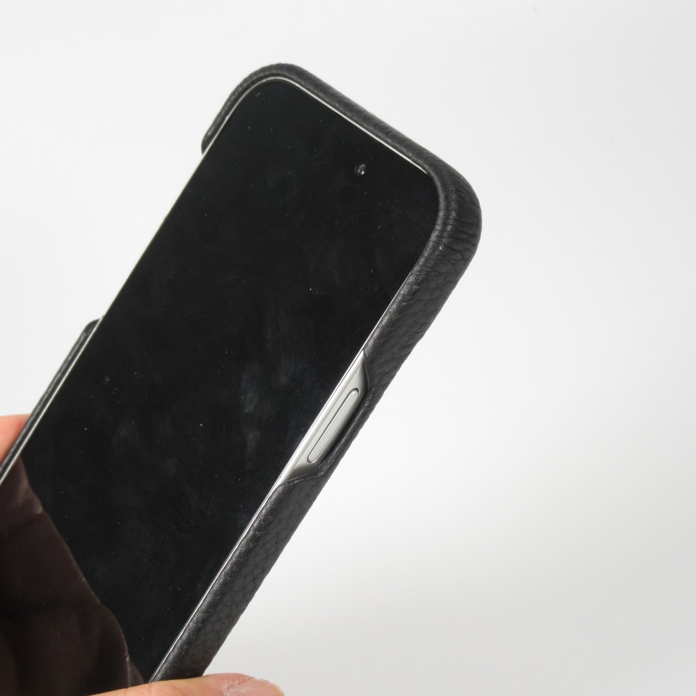 iPhone 14 Pro Case Hülle - Premium Luxus Echtleder mit verstell- und abnehmbarem Lederriemen + MagSafe - Schwarz