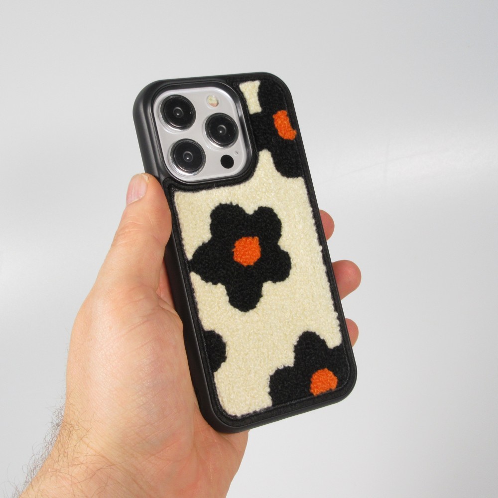 Coque iPhone 15 Pro - Silicone avec surface tufting effet fleur - Noir
