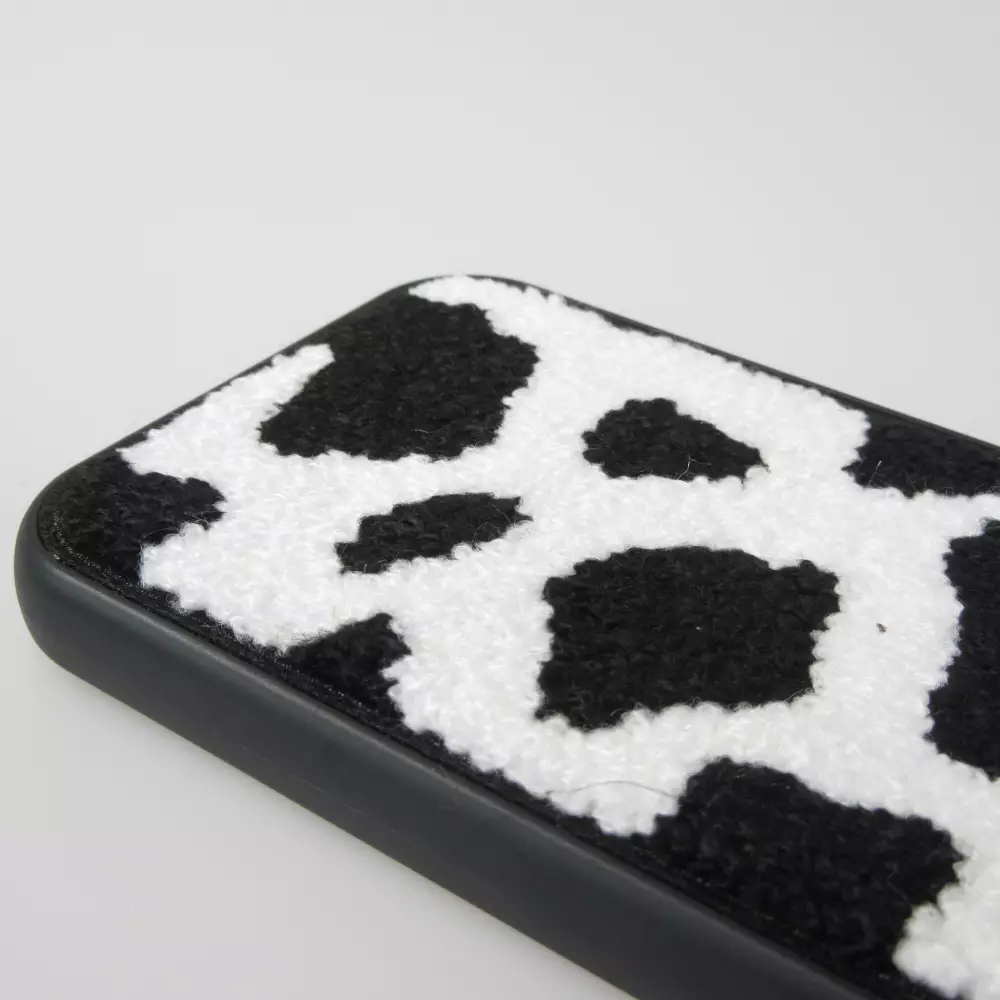 Coque iPhone 15 Pro Max - Silicone avec surface tufting effet peau de vache - Noir
