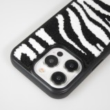 Coque iPhone 15 Pro - Silicone avec surface tufting effet peau de zèbre - Noir