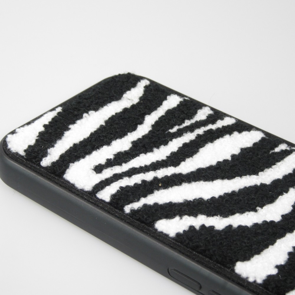 Coque iPhone 15 - Silicone avec surface tufting effet peau de zèbre - Noir