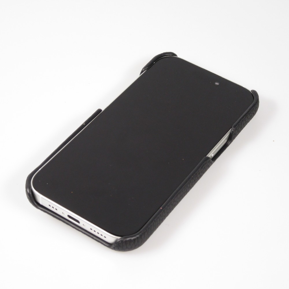 Coque iPhone 15 - Personnalisée cuir sur mesure avec lettrage argent + lanière et compartiment carte - Noir