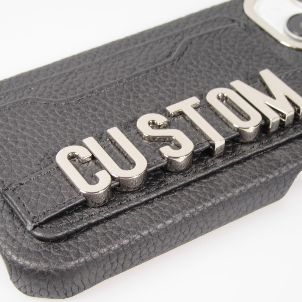 iPhone 15 Case Hülle - Individuell angefertigte Lederhülle mit silbernem Schriftzug + Lanyard und Kartenfach - Schwarz
