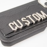 iPhone 15 Case Hülle - Individuell angefertigte Lederhülle mit silbernem Schriftzug + Lanyard und Kartenfach - Schwarz