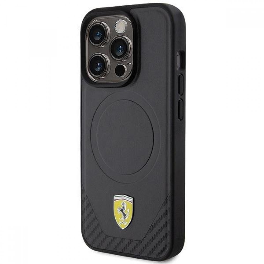 Coque iPhone 15 Pro - Ferrari cuir MagSafe avec logo en métal et imitation carbon - Noir