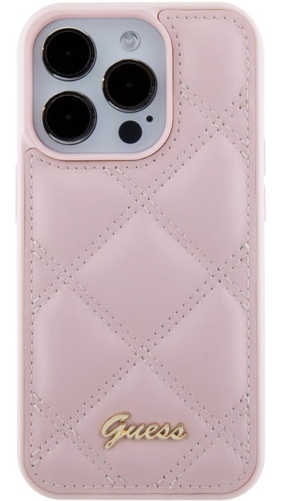 Coque iPhone 15 Pro Max - Guess similicuir molletonné en carreaux et logo doré métallique en relief - Rose clair