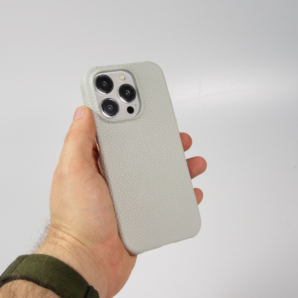 Coque iPhone 15 Pro - Hardcase Slim en cuir véritable - Gris