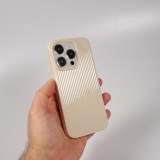 Coque iPhone 15 Pro Max - Gel silicone brillant avec lignes textur&eacute;es - Blanc