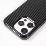 Coque iPhone 15 Pro Max - Gel silicone brillant avec lignes textur&eacute;es - Noir