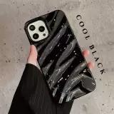 Coque iPhone 15 Pro Max - Silicone avec forme de vague 3D mat - Noir