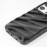 Coque iPhone 15 Pro Max - Silicone avec forme de vague 3D mat - Noir