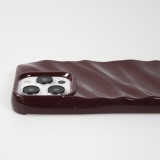 Coque iPhone 15 Pro Max - Silicone avec forme de vague 3D mat - Bordeaux