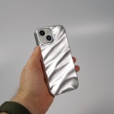 Coque iPhone 15 - Silicone avec forme de vague 3D mat - Argent