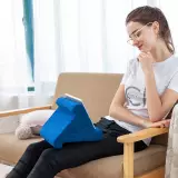 Weiches und bequemes Ständer Kissen für Smartphone und Tablet - Grau