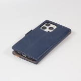 Etui cuir iPhone 16e - Flip Wallet en cuir véritable avec stripe design et compartiment à cartes - Bleu